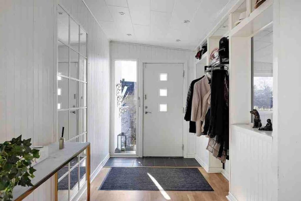 Mysigt Hus Med Natur & Jacuzzi I Olofstorp Göteborg Eksteriør bilde